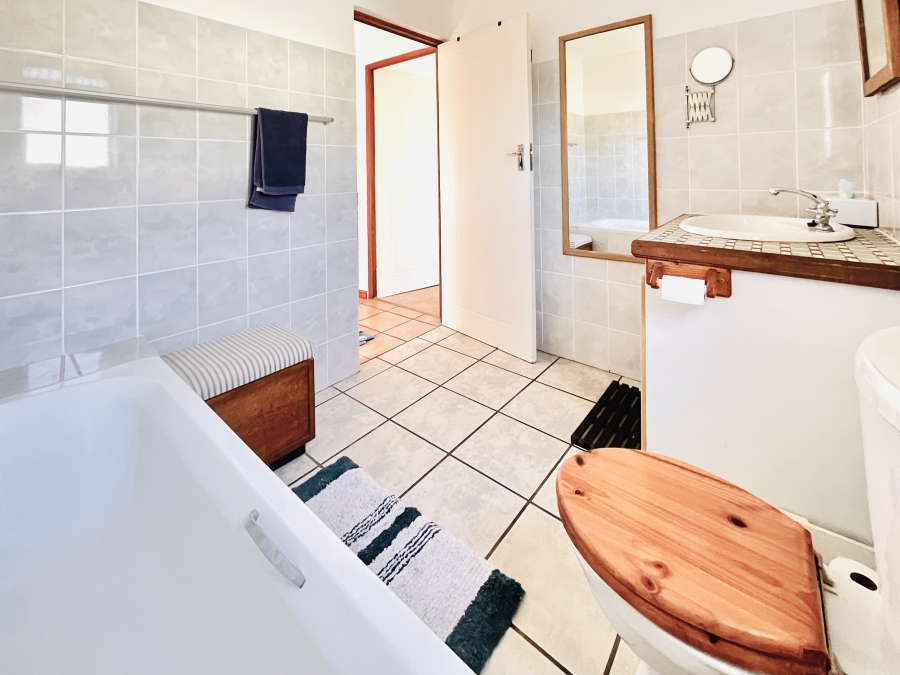 2 Bedroom Property for Sale in Sandbaai Western Cape